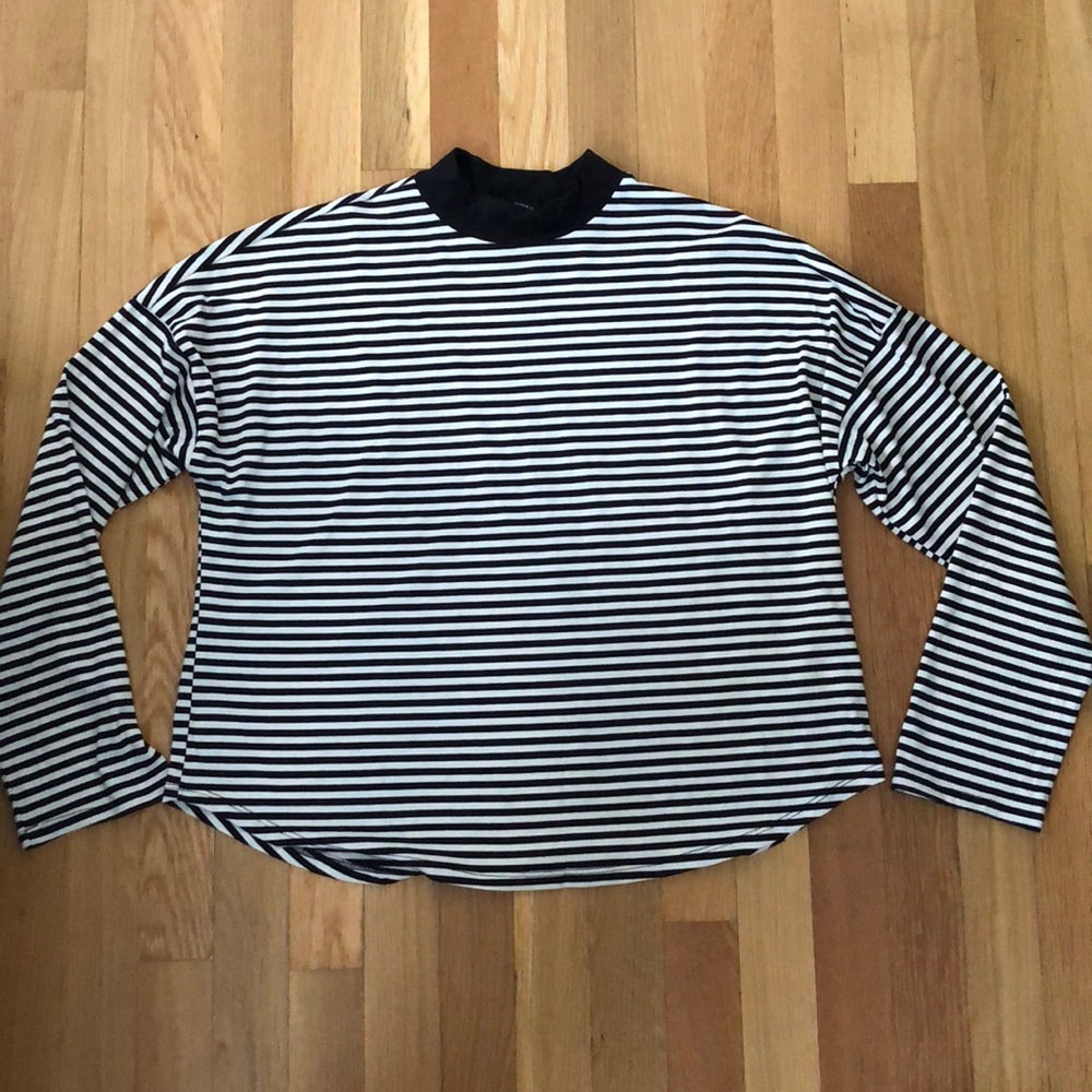 Size L- Forever 21 long sleeve crop top